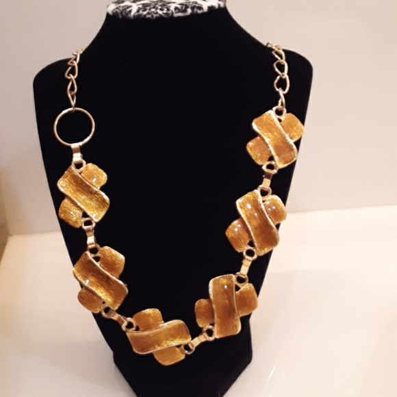 Jewelry - Gold Enamel Necklace